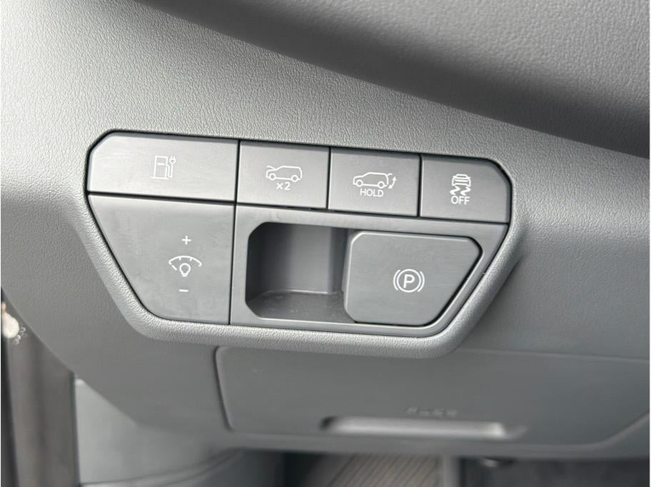 2024 Kia EV9 Light Long Range Sport Utility 4D