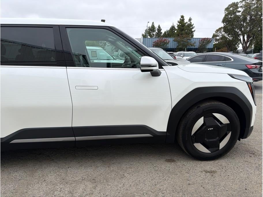 2024 Kia EV9 Light Long Range Sport Utility 4D