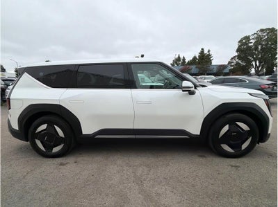 2024 Kia EV9 Light Long Range Sport Utility 4D