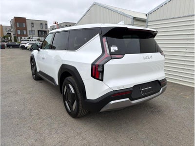 2024 Kia EV9 Light Long Range Sport Utility 4D