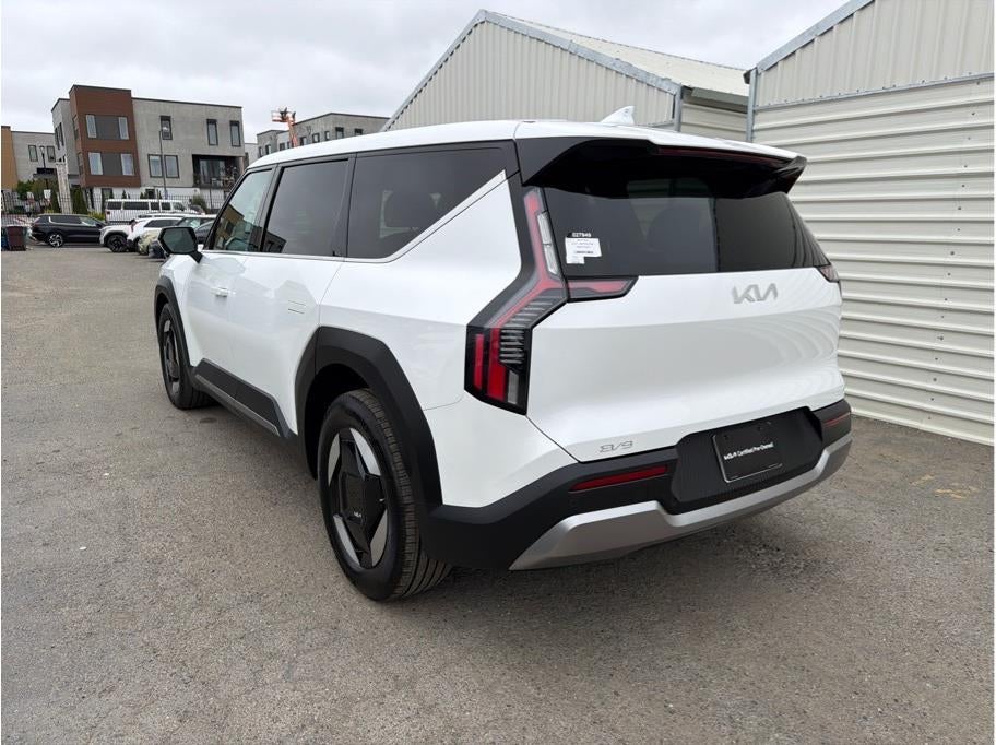2024 Kia EV9 Light Long Range Sport Utility 4D
