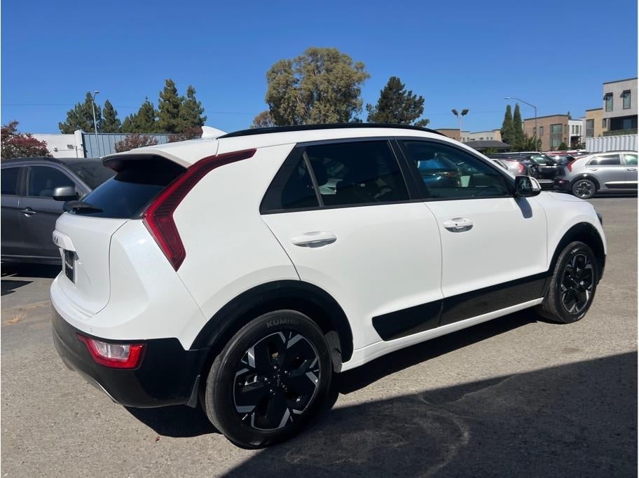 2023 Kia Niro EV Wind Wagon 4D