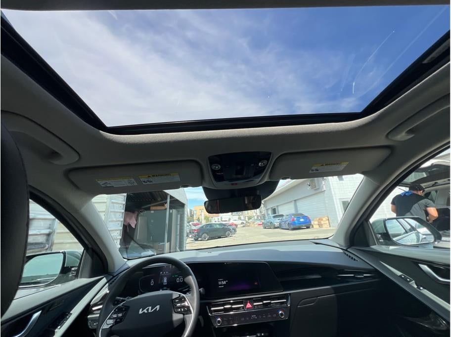2023 Kia Niro SX Wagon 4D