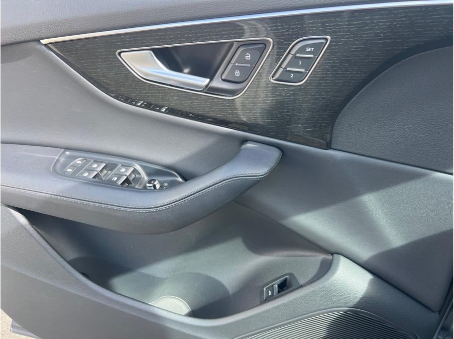 2024 Audi Q7 45 TFSI Premium Plus Sport Utility 4D