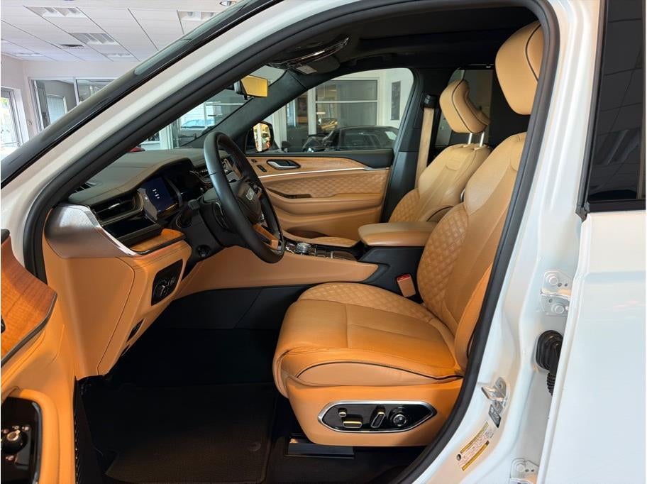 2023 Jeep Grand Cherokee L Summit Reserve Sport Utility 4D