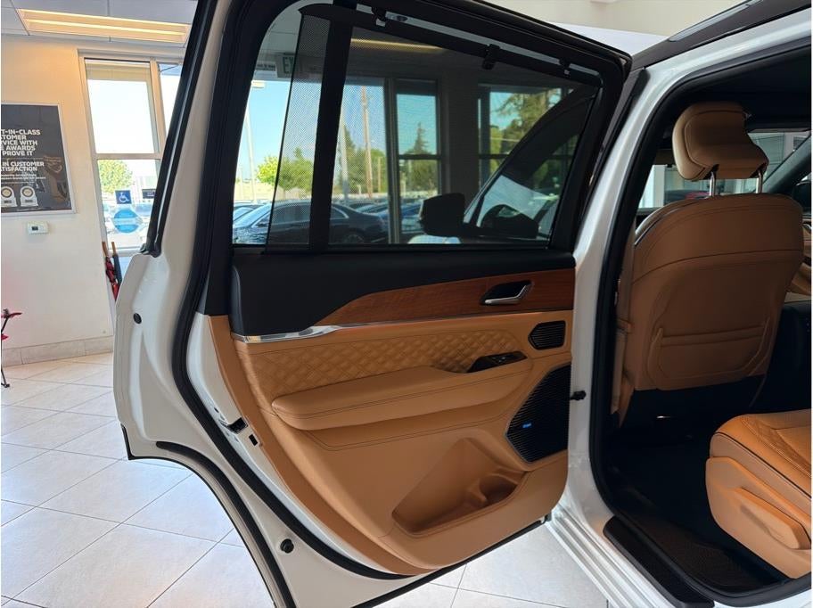 2023 Jeep Grand Cherokee L Summit Reserve Sport Utility 4D