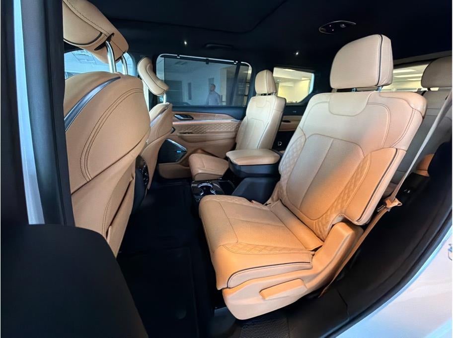 2023 Jeep Grand Cherokee L Summit Reserve Sport Utility 4D