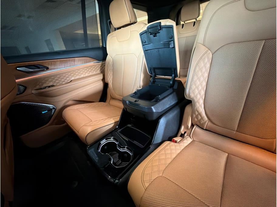 2023 Jeep Grand Cherokee L Summit Reserve Sport Utility 4D
