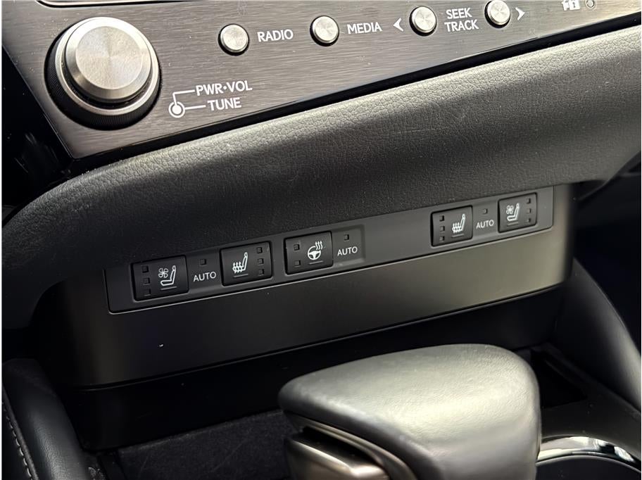 2025 Lexus ES ES 300h Sedan 4D