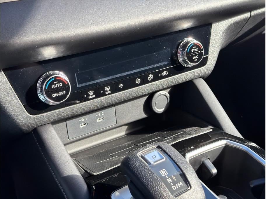 2026 Mitsubishi Outlander ES