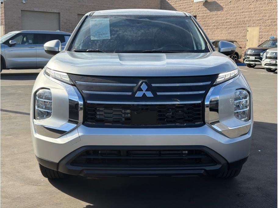 2026 Mitsubishi Outlander ES