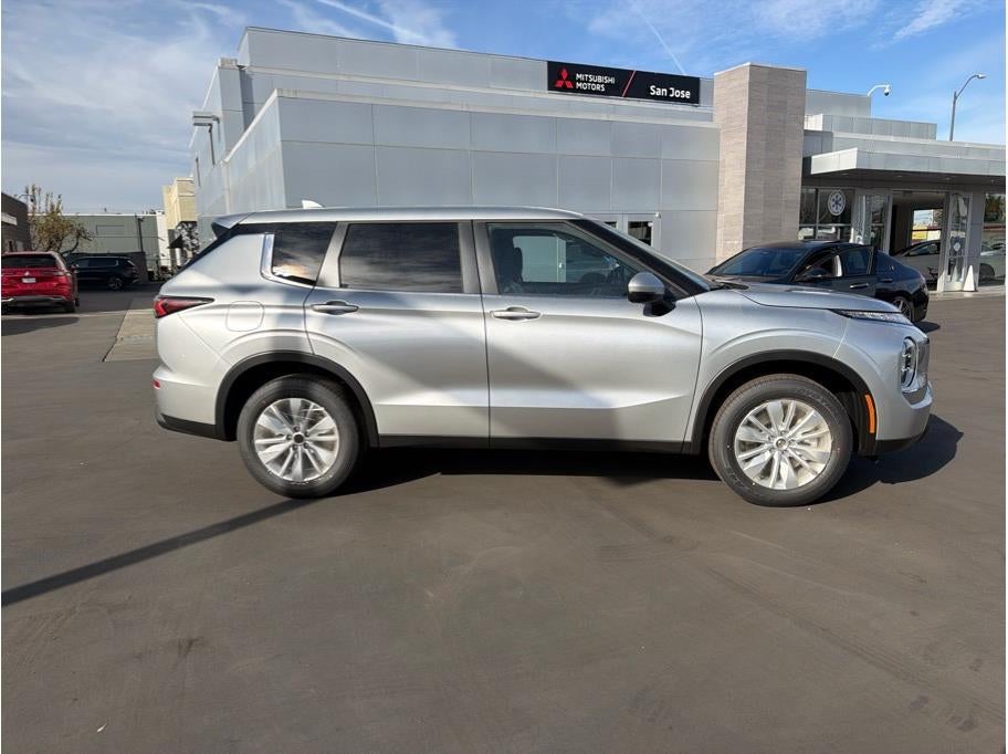 2026 Mitsubishi Outlander ES