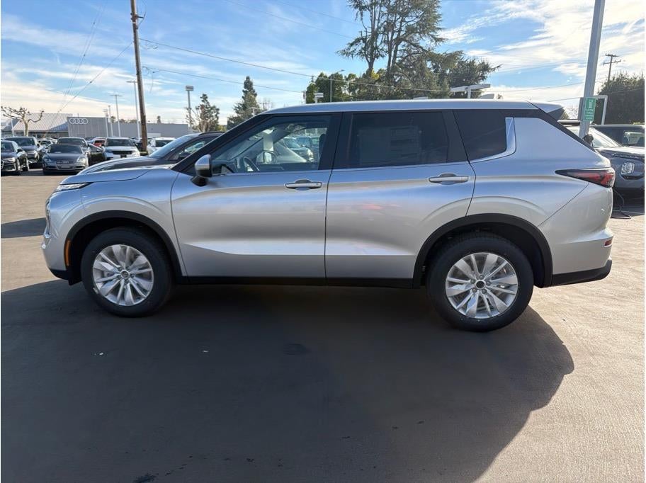 2026 Mitsubishi Outlander ES