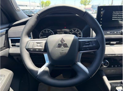 2026 Mitsubishi Outlander LE