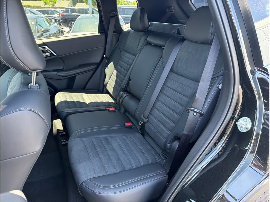 2026 Mitsubishi Outlander LE