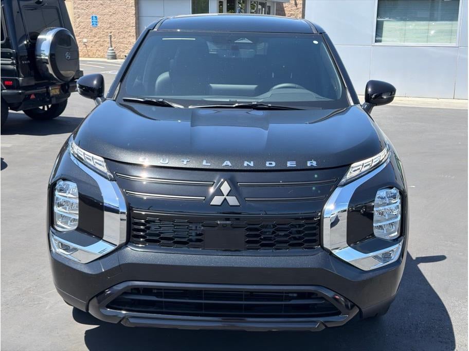 2026 Mitsubishi Outlander LE