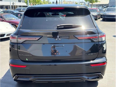 2026 Mitsubishi Outlander LE