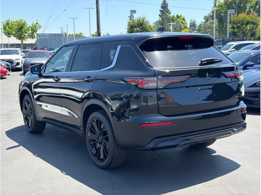 2026 Mitsubishi Outlander LE