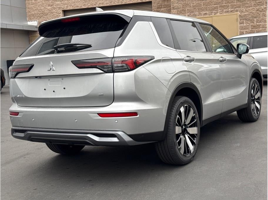 2026 Mitsubishi Outlander SE
