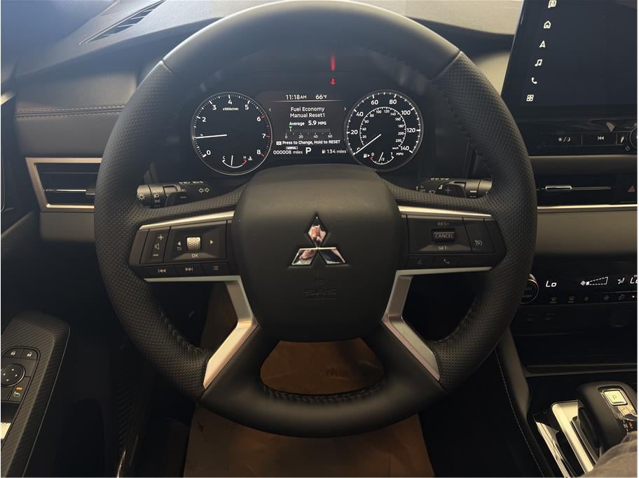 2026 Mitsubishi Outlander LE