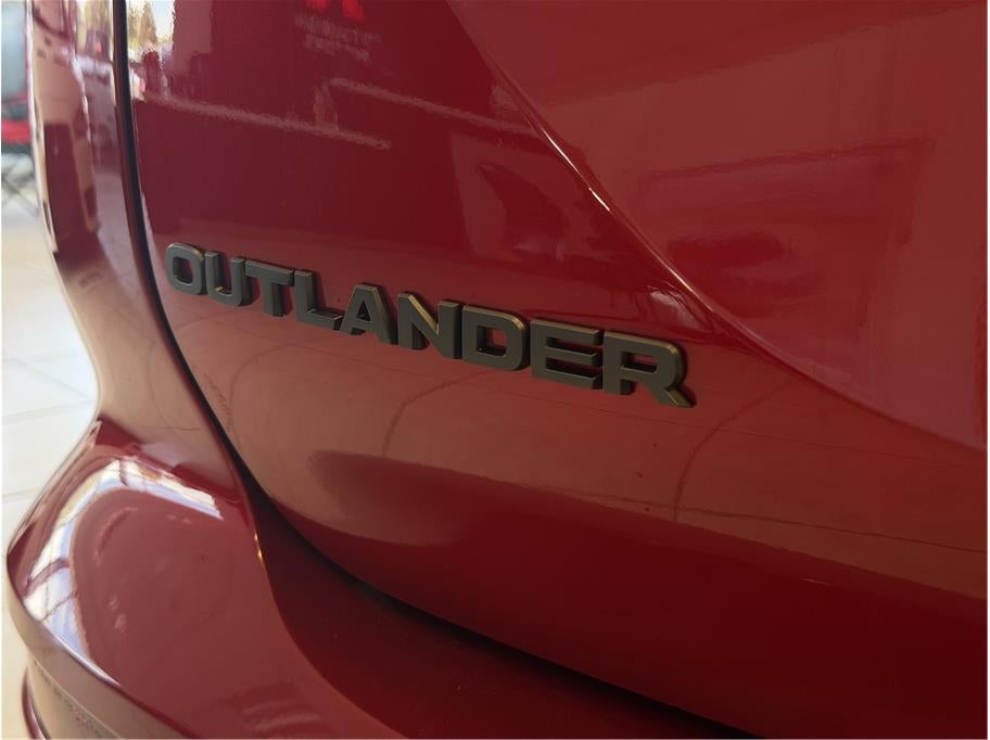 2026 Mitsubishi Outlander LE