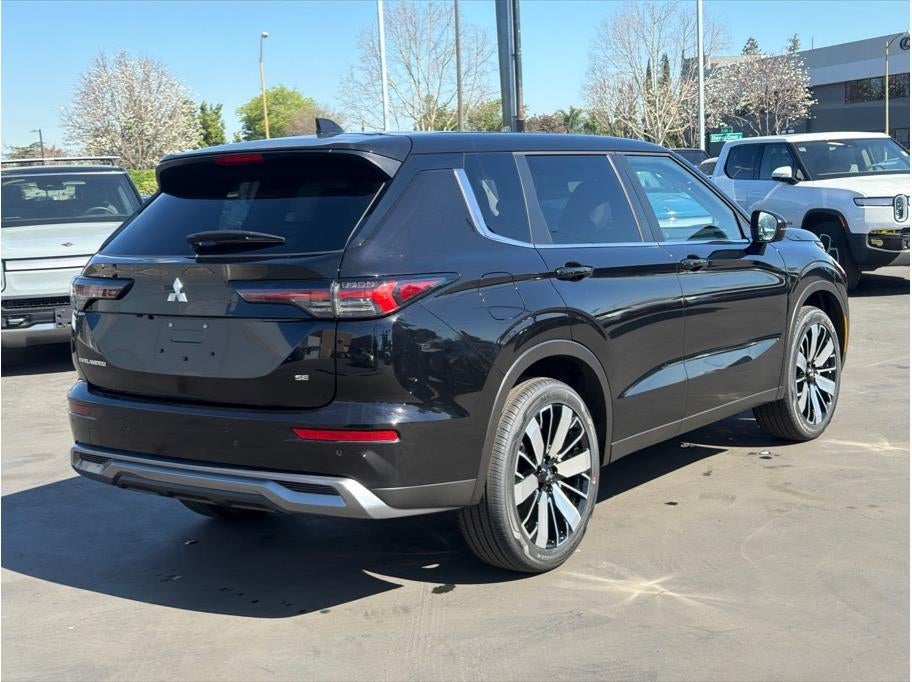 2026 Mitsubishi Outlander SE
