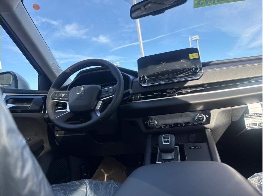 2025 Mitsubishi Outlander PHEV SE Tech Package