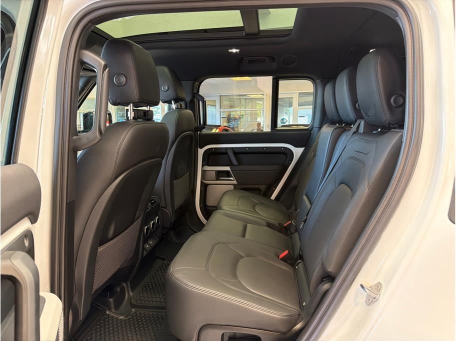 2023 Land Rover Defender 130 SE Sport Utility 4D