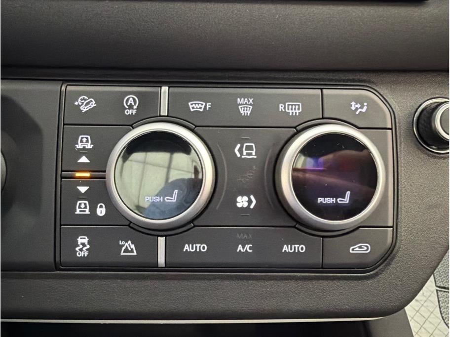 2023 Land Rover Defender 130 SE Sport Utility 4D