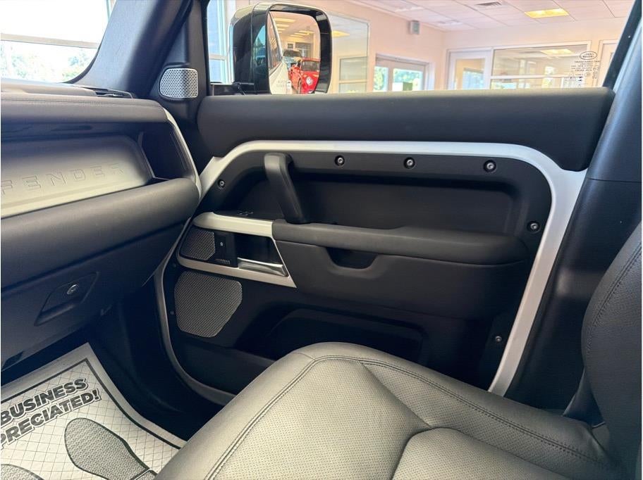 2023 Land Rover Defender 130 SE Sport Utility 4D