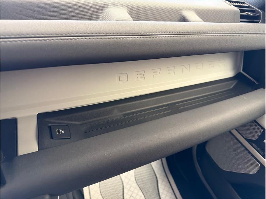 2023 Land Rover Defender 130 SE Sport Utility 4D