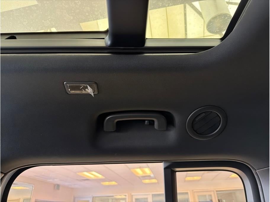 2023 Land Rover Defender 130 SE Sport Utility 4D