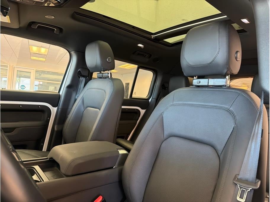 2023 Land Rover Defender 130 SE Sport Utility 4D