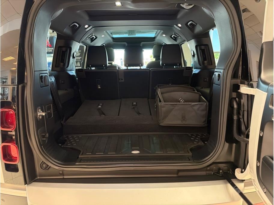 2023 Land Rover Defender 130 SE Sport Utility 4D