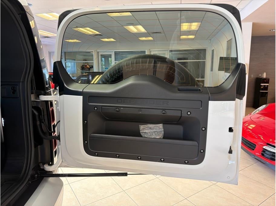 2023 Land Rover Defender 130 SE Sport Utility 4D