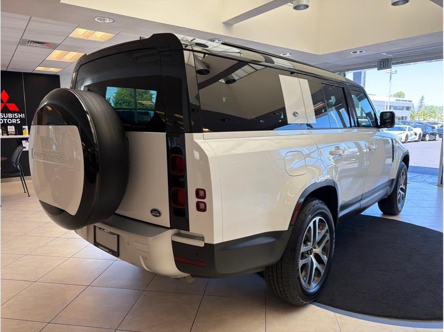2023 Land Rover Defender 130 SE Sport Utility 4D