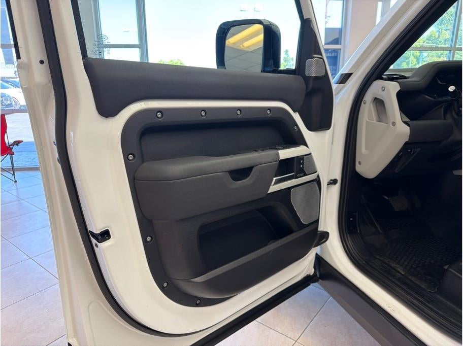 2023 Land Rover Defender 130 SE Sport Utility 4D