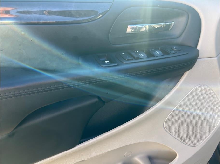2017 Dodge Grand Caravan Passenger SE Minivan 4D