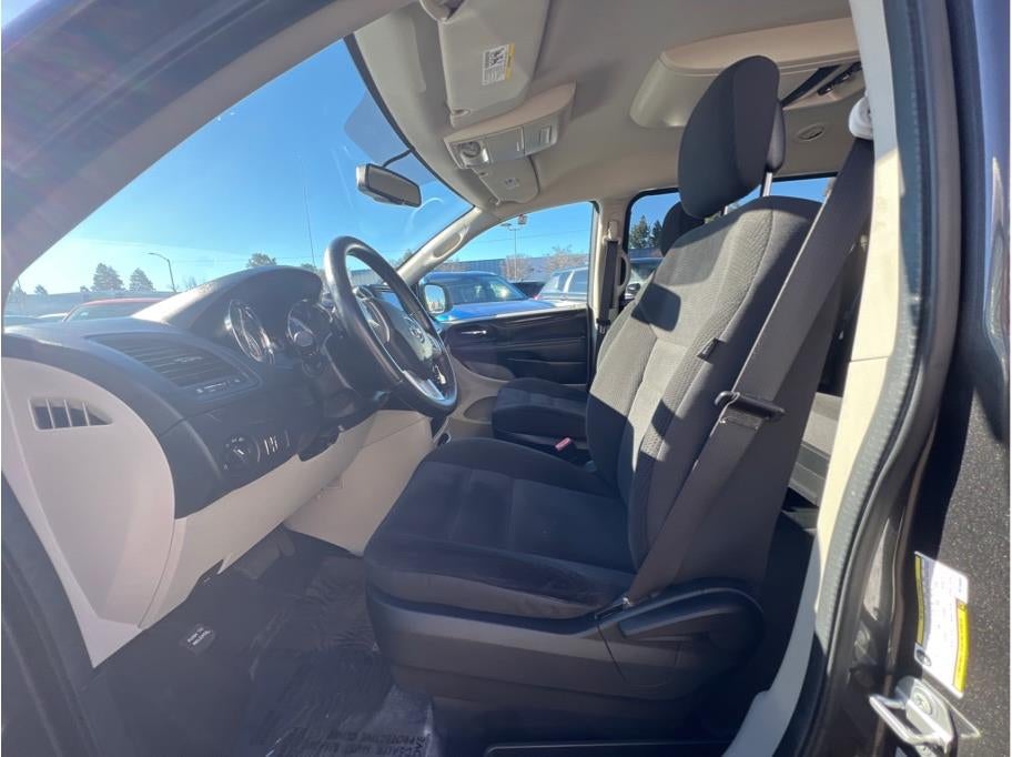 2017 Dodge Grand Caravan Passenger SE Minivan 4D