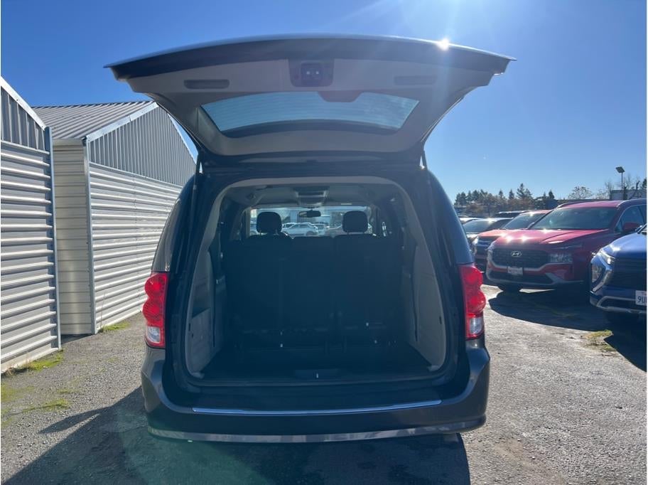 2017 Dodge Grand Caravan Passenger SE Minivan 4D