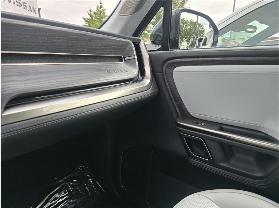 2024 Rivian R1S Quad Large Sport Utility 4D