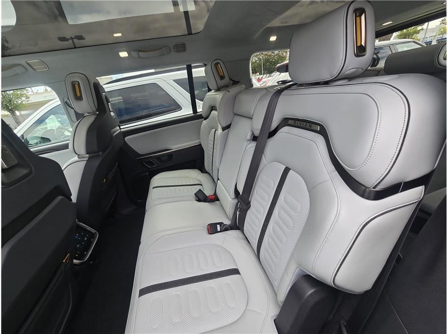 2024 Rivian R1S Quad Large Sport Utility 4D