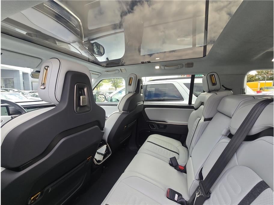 2024 Rivian R1S Quad Large Sport Utility 4D