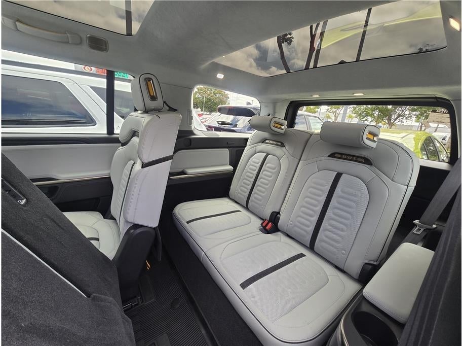 2024 Rivian R1S Quad Large Sport Utility 4D