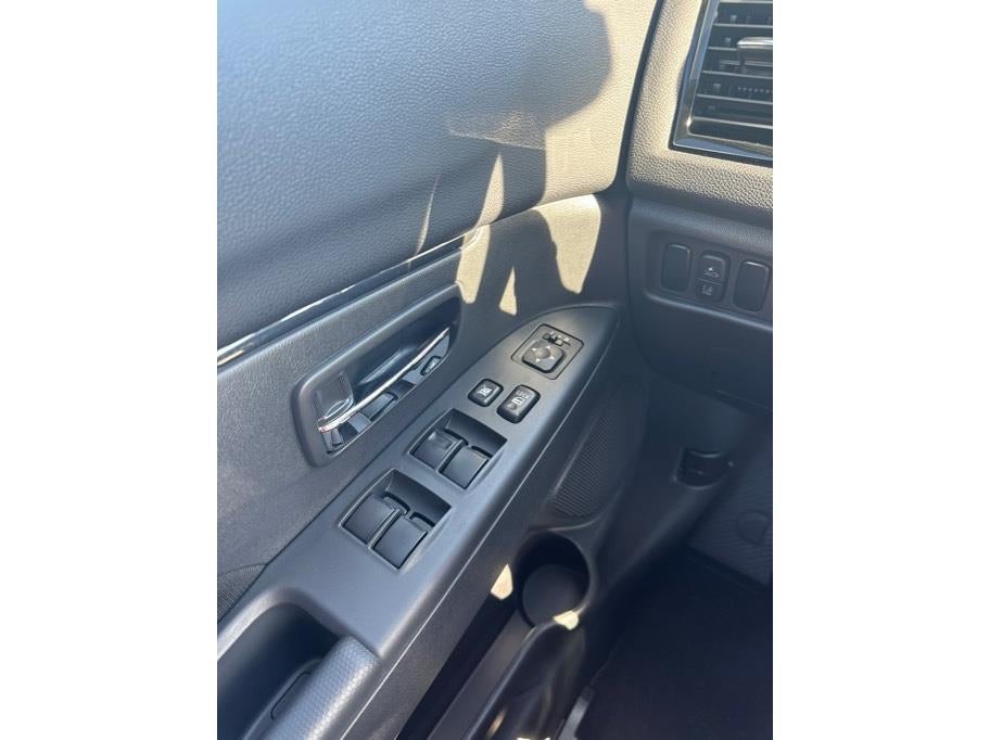 2027 Mitsubishi Outlander Sport ES