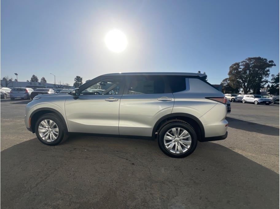 2026 Mitsubishi Outlander ES