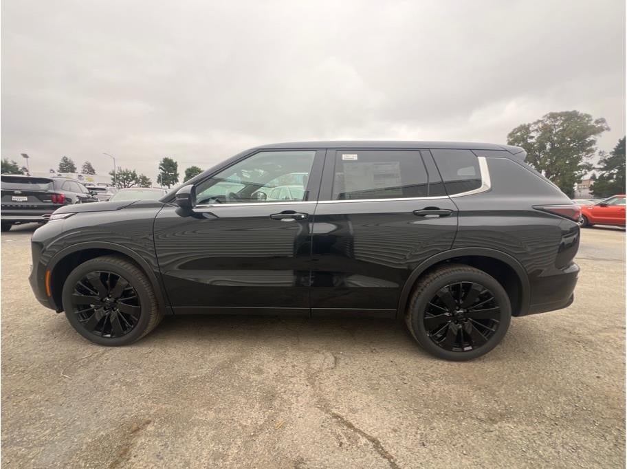 2026 Mitsubishi Outlander LE