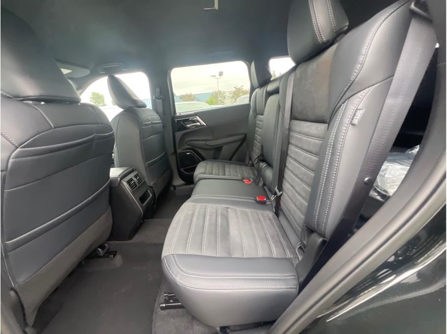 2026 Mitsubishi Outlander LE