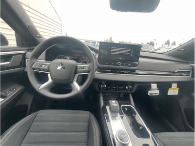 2026 Mitsubishi Outlander LE