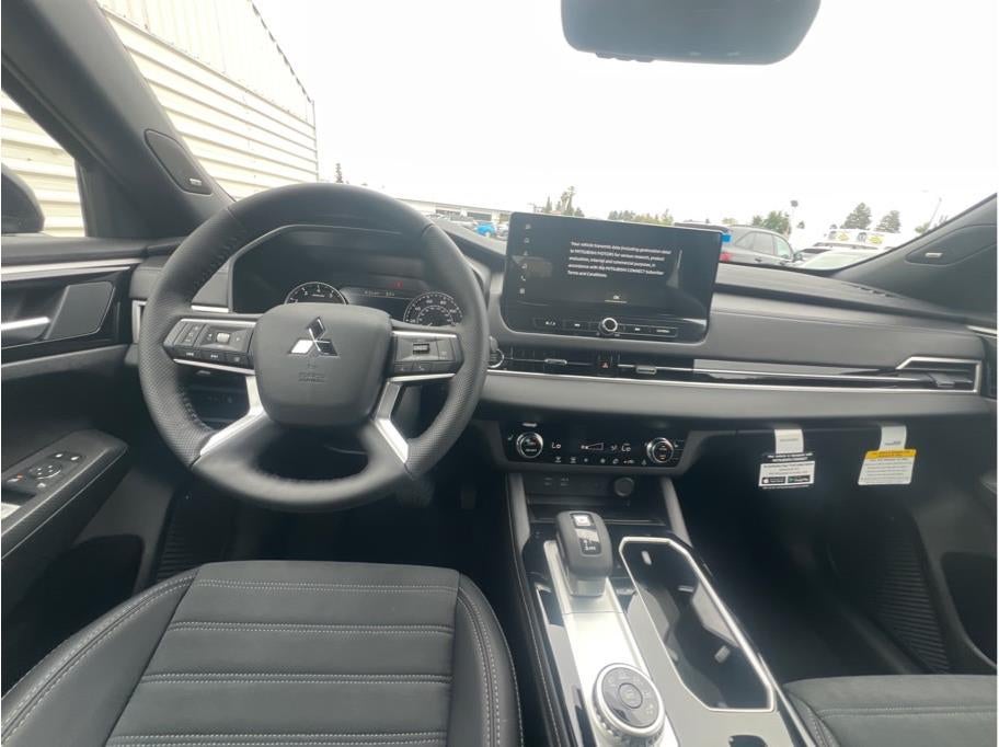 2026 Mitsubishi Outlander LE